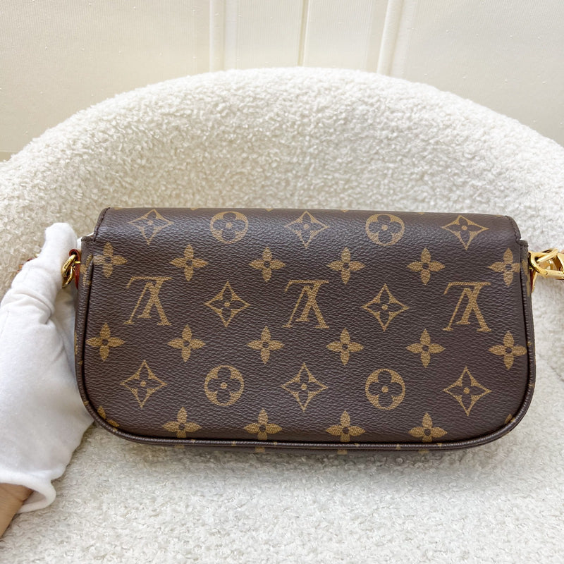 LV Ivy Wallet On Chain WOC / Mini Bag in Monogram Canvas and GHW
