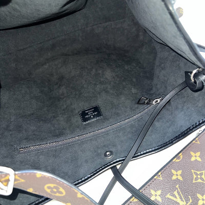 LV CarryAll Cargo Vibe MM in Black Lambskin and SHW (Model: M25143)