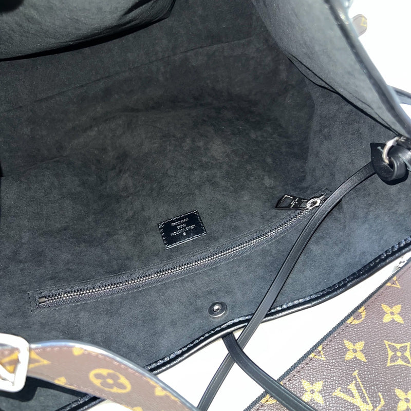 LV CarryAll Cargo Vibe MM in Black Lambskin and SHW (Model: M25143)