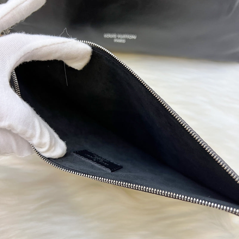 LV CarryAll Cargo Vibe MM in Black Lambskin and SHW (Model: M25143)