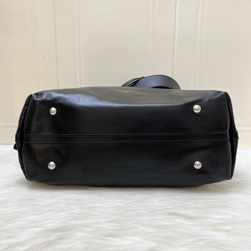 LV CarryAll Cargo Vibe MM in Black Lambskin and SHW (Model: M25143)