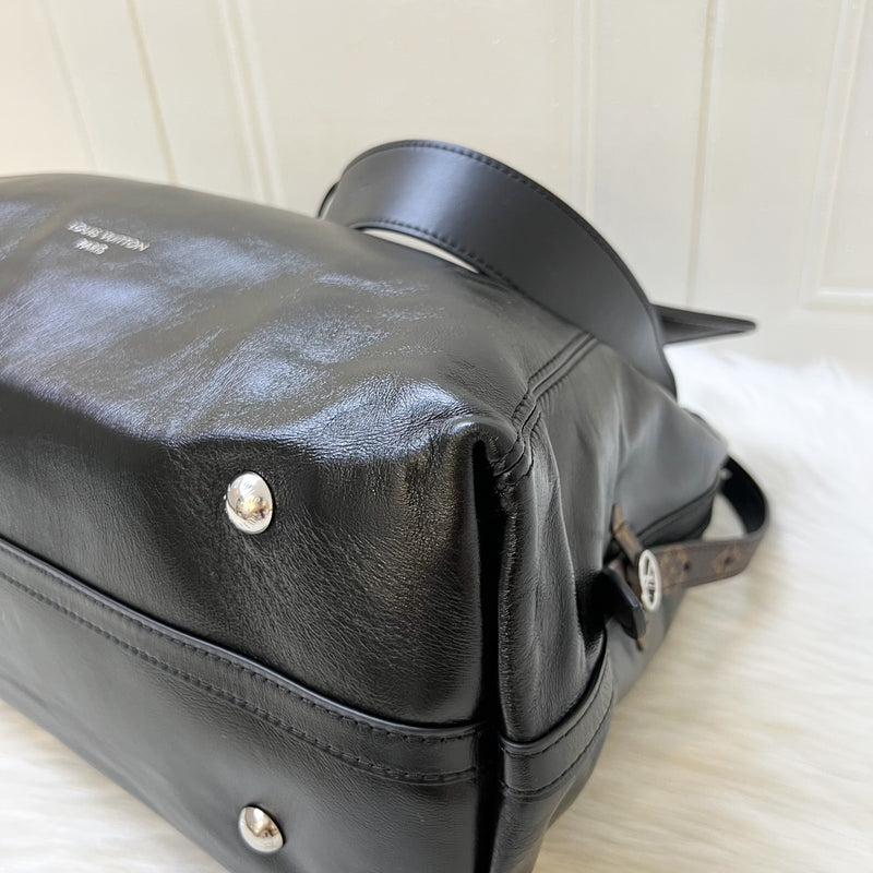 LV CarryAll Cargo Vibe MM in Black Lambskin and SHW (Model: M25143)