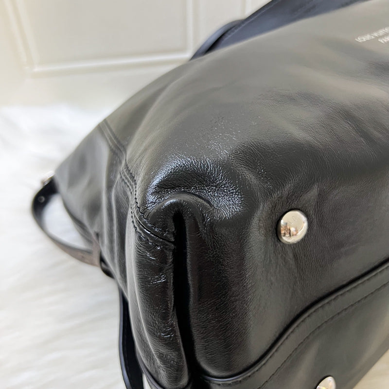 LV CarryAll Cargo Vibe MM in Black Lambskin and SHW (Model: M25143)
