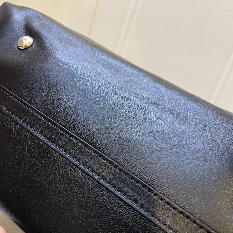 LV CarryAll Cargo Vibe MM in Black Lambskin and SHW (Model: M25143)