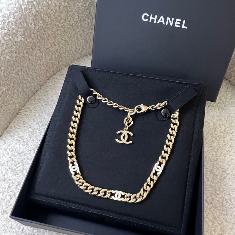 Chanel 22S Choker Necklace in LGHW (Model: AB8298)