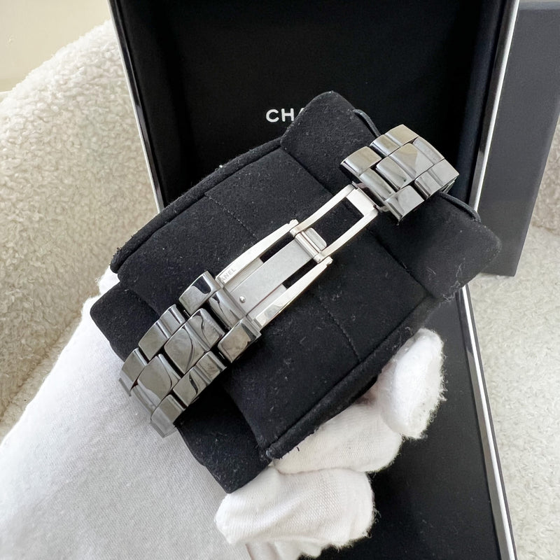 Chanel J12 38mm with 12 Diamonds in Black Ceramic Bracelet and 12.1 Automatic Movement (1 Extra Link)