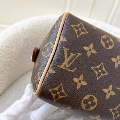 LV Speedy Bandouliere 20 in Monogram Canvas and Black Patterned Strap