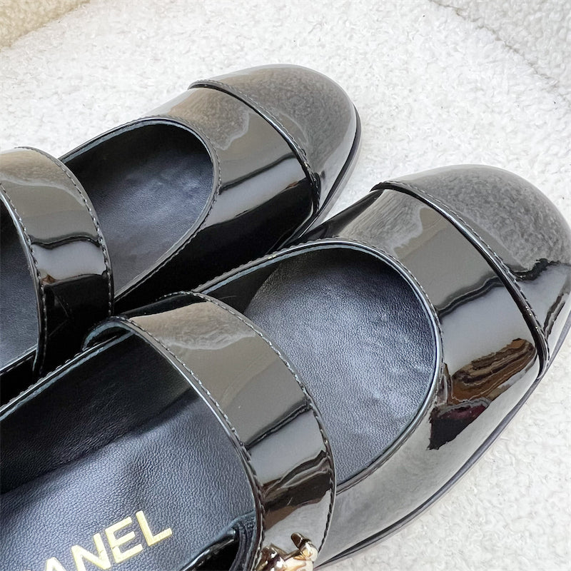 Chanel Mary Janes in Black Patent Leather
