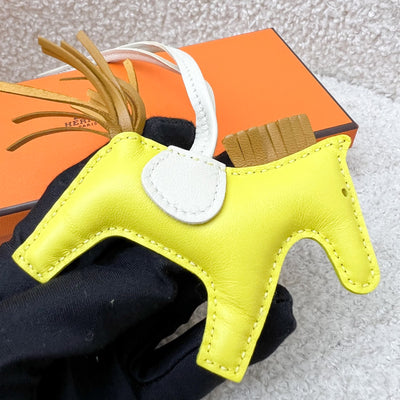 Hermes Rodeo PM in Lime / Sesame / Craie