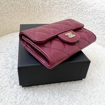 Chanel Classic Snap Card Holder in Burgundy Red Caviar LGHW