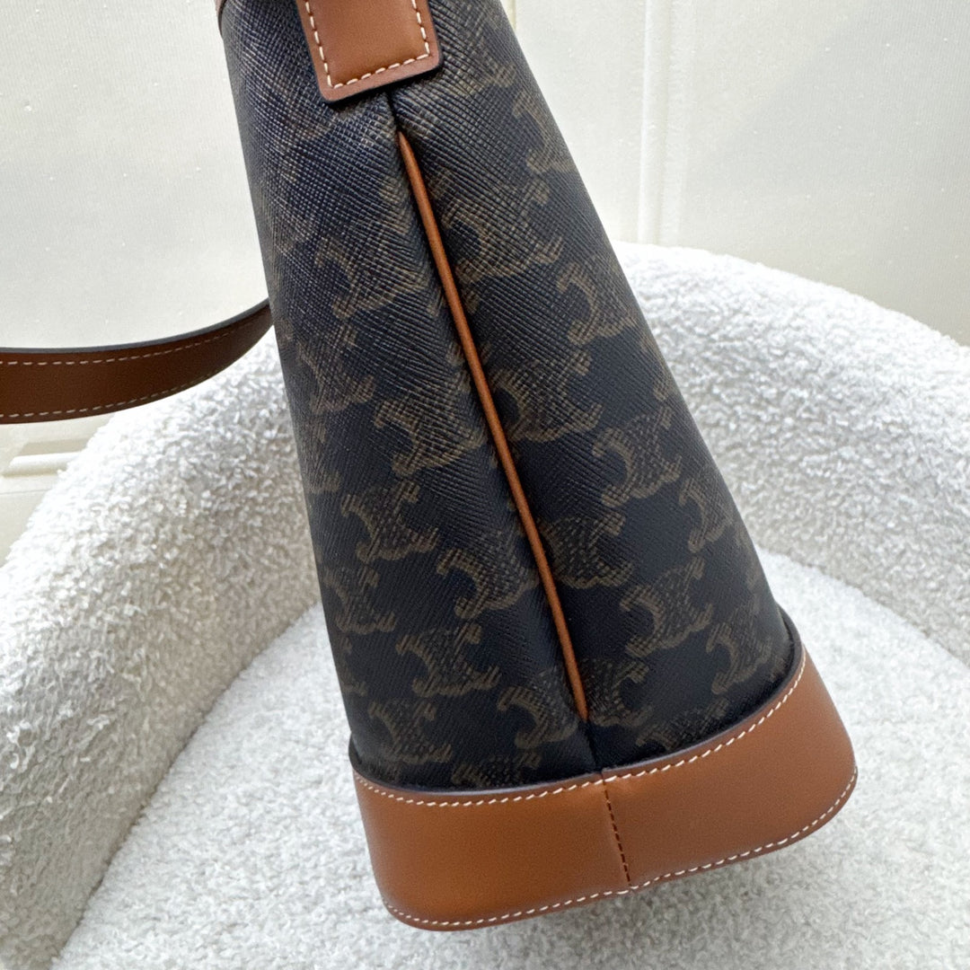 CELINE直営店買付☆ SMALL BUCKET IN TRIOMPHE CANVAS 191442FLC Celine Triomphe Canvas Small Bucket 191442CAS.04LU Tan Used
