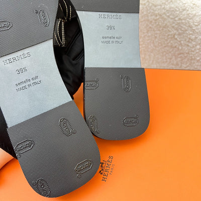 Hermes Seasonal Oran Sandals in Black Leather and White Stitching Sz 39.5