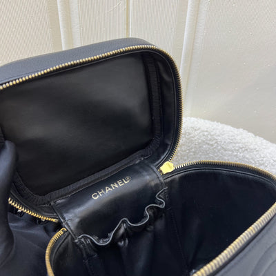 Chanel Vintage Vertical Vanity in Black Caviar and GHW