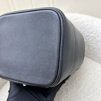 Chanel Vintage Vertical Vanity in Black Caviar and GHW