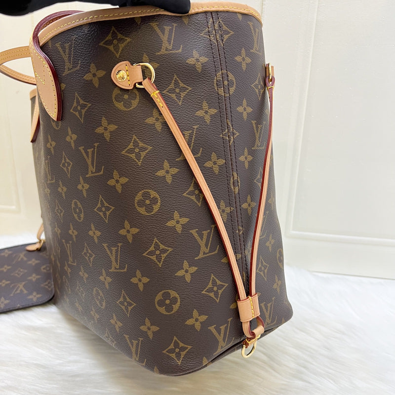 LV Neverfull MM in Monogram Canvas, Cerise Interior and GHW with Detachable Clutch (Model: M41177)