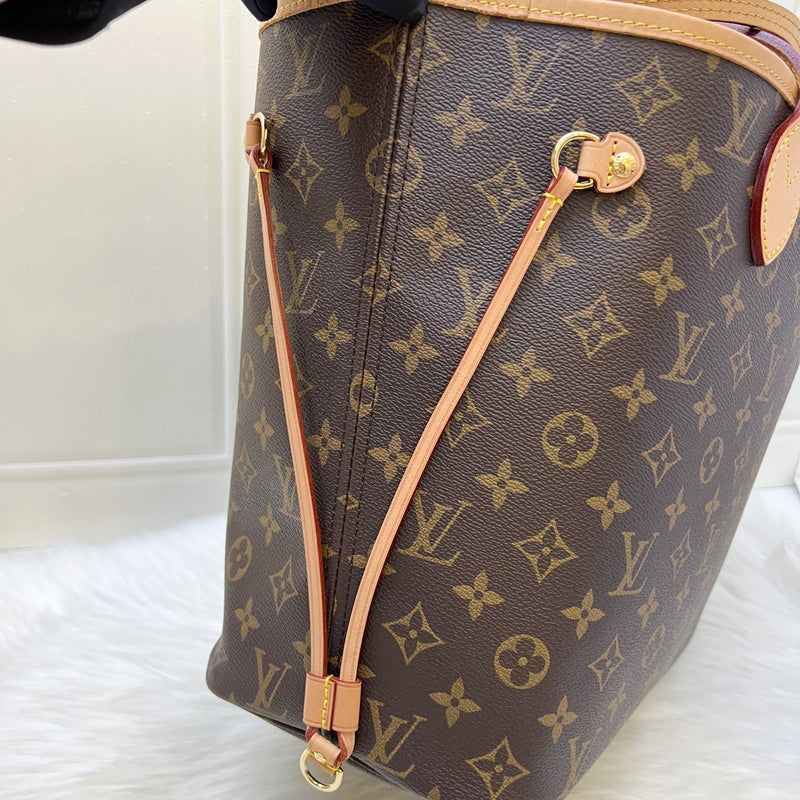 LV Neverfull MM in Monogram Canvas, Cerise Interior and GHW with Detachable Clutch (Model: M41177)