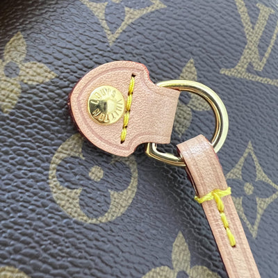 LV Neverfull MM in Monogram Canvas, Cerise Interior and GHW with Detachable Clutch (Model: M41177)