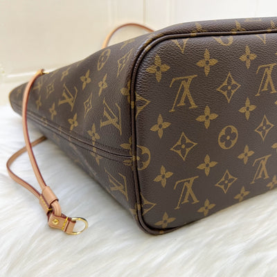 LV Neverfull MM in Monogram Canvas, Cerise Interior and GHW with Detachable Clutch (Model: M41177)