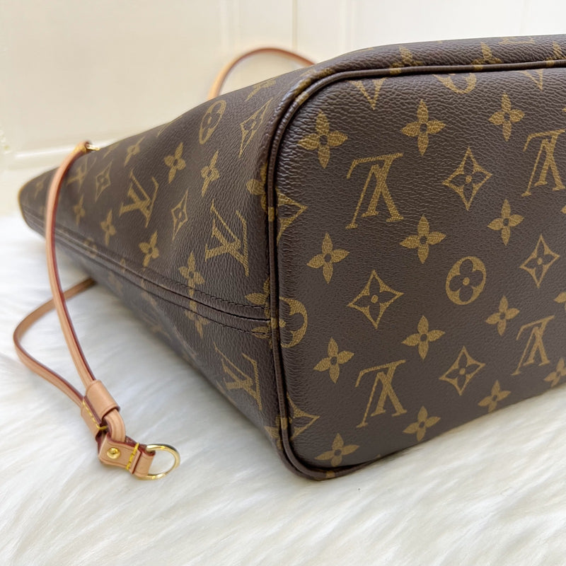 LV Neverfull MM in Monogram Canvas, Cerise Interior and GHW with Detachable Clutch (Model: M41177)