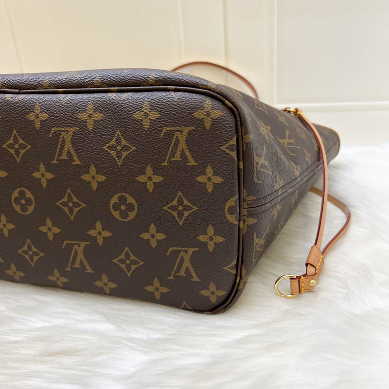 LV Neverfull MM in Monogram Canvas, Cerise Interior and GHW with Detachable Clutch (Model: M41177)