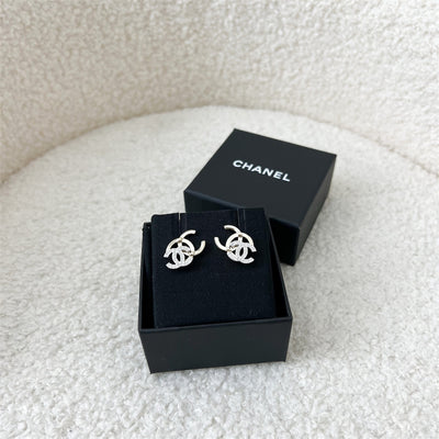 Chanel 22B Double CC Logo Earrings in LGHW with Crystals