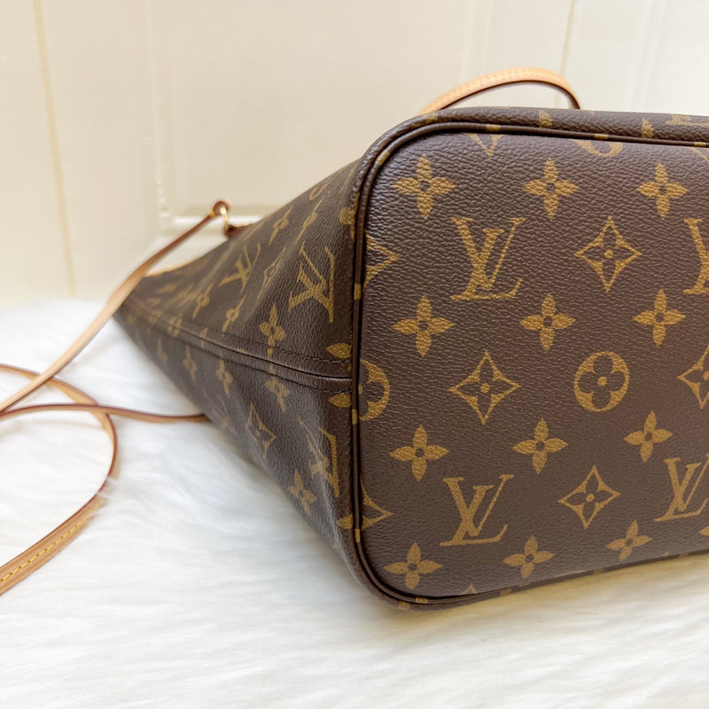 Louis Vuitton LV Neverfull MM in Monogram Canvas, Rouge Pivoine Interior and GHW