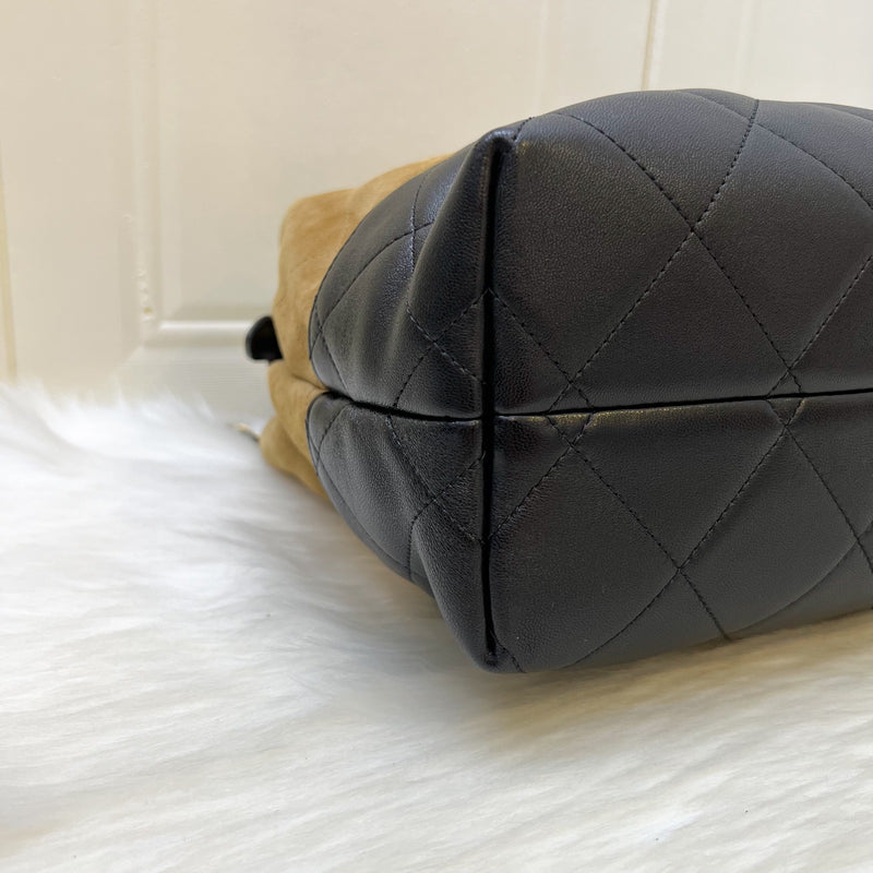 Chanel 25A Two-Tone Tote Bag in Beige Suede, Black Calfskin and AGHW