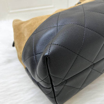 Chanel 25A Two-Tone Tote Bag in Beige Suede, Black Calfskin and AGHW