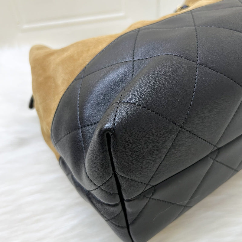 Chanel 25A Two-Tone Tote Bag in Beige Suede, Black Calfskin and AGHW