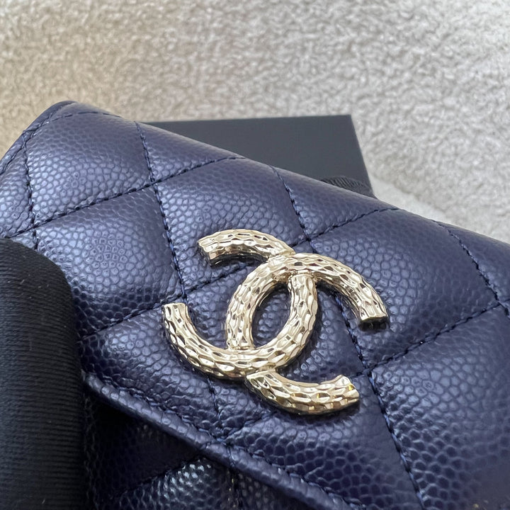 Chanel Seasonal Snap Card Holder in Navy Caviar and LGHW – Brands