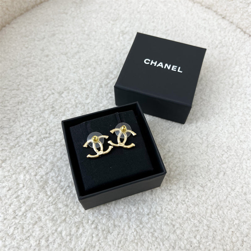 Chanel 23A Seasonal CC Earrings in LGHW