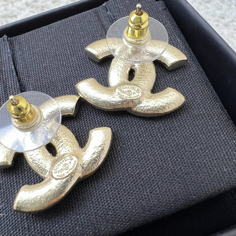 Chanel 25P CC Logo Earrings with Diamantes in LGHW