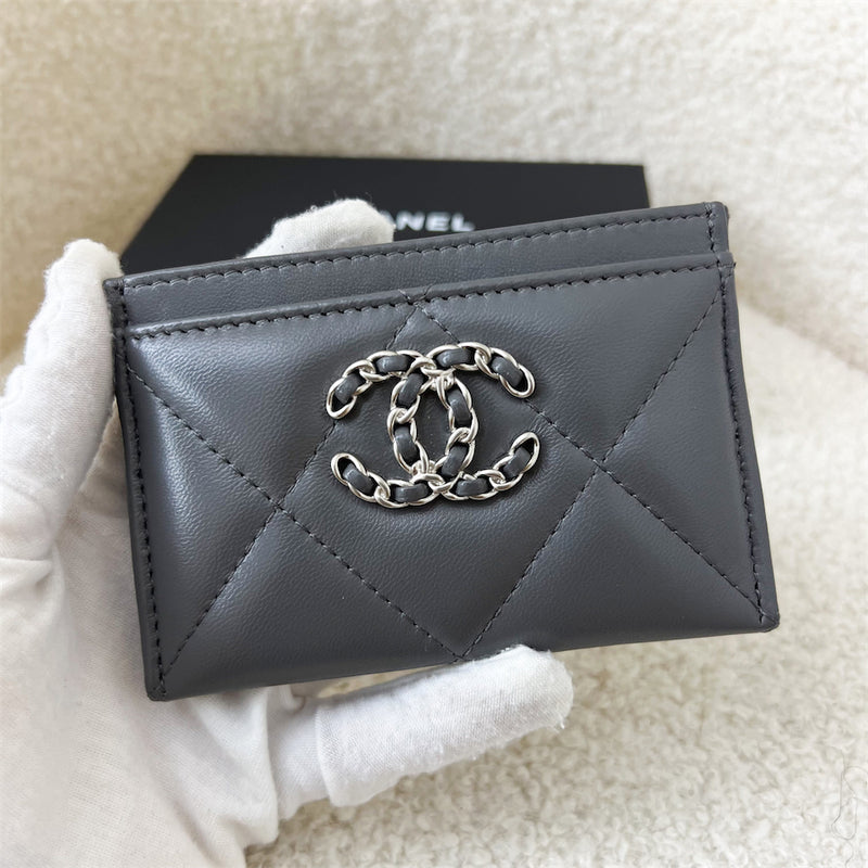 Chanel 19 Flat Card Holder in 22A Grey Lambskin SHW