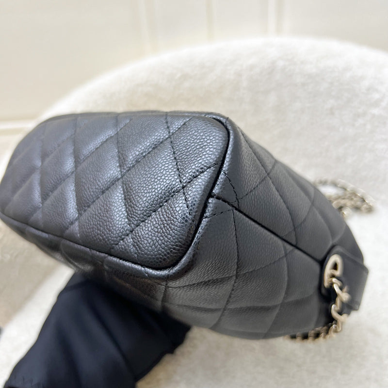 Chanel Classic Quilted Hobo Clutch on Chain in Black Caviar and LGHW (Model: AP4386)