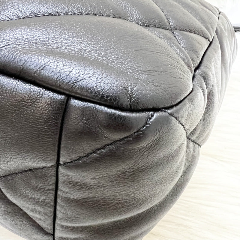 Chanel 19 Maxi Flap in Black Lambskin and 3-tone HW (Model: AS1162)