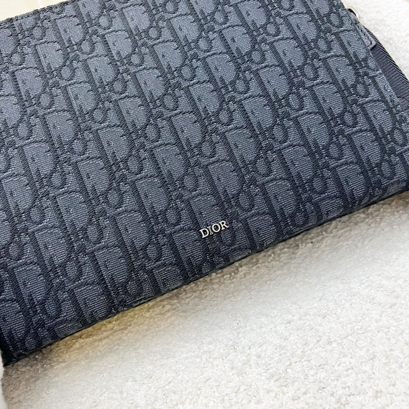 Dior A5 Triangle Pouch in Black Dior Oblique Jacquard and BHW (Model: 2ESCA483YKY)