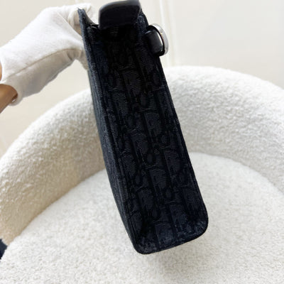 Dior A5 Triangle Pouch in Black Dior Oblique Jacquard and BHW (Model: 2ESCA483YKY)