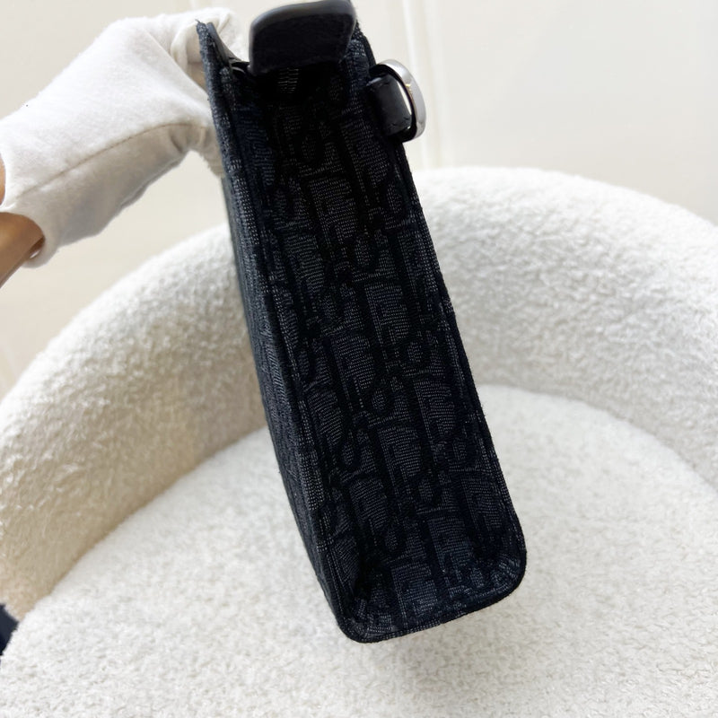 Dior A5 Triangle Pouch in Black Dior Oblique Jacquard and BHW (Model: 2ESCA483YKY)