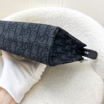 Dior A5 Triangle Pouch in Black Dior Oblique Jacquard and BHW (Model: 2ESCA483YKY)
