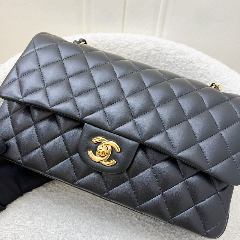 [Local Set - 2022] Chanel Medium Classic Flap CF in Black Lambskin and GHW (Model: A01112)
