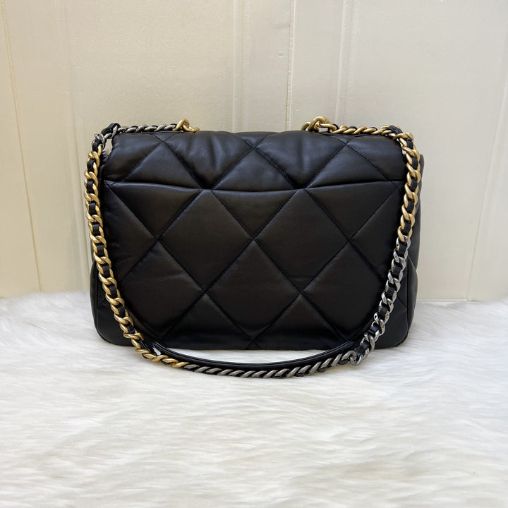 CHANELN゜19 Chanel 19 Maxi Flap in Black Lambskin and 3-tone HW (Model: AS1162