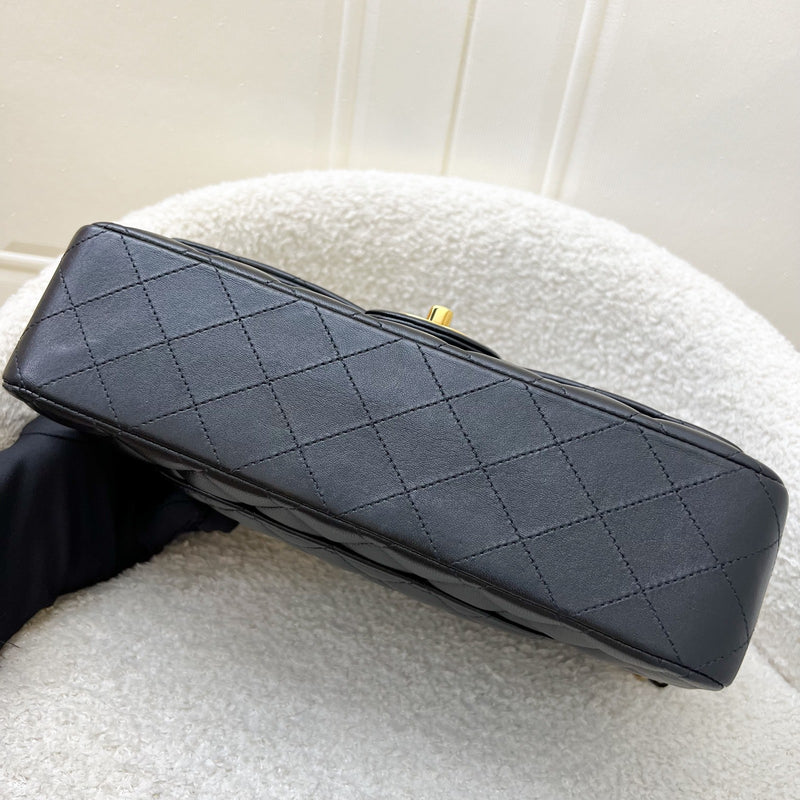 [Local Set - 2022] Chanel Medium Classic Flap CF in Black Lambskin and GHW (Model: A01112)