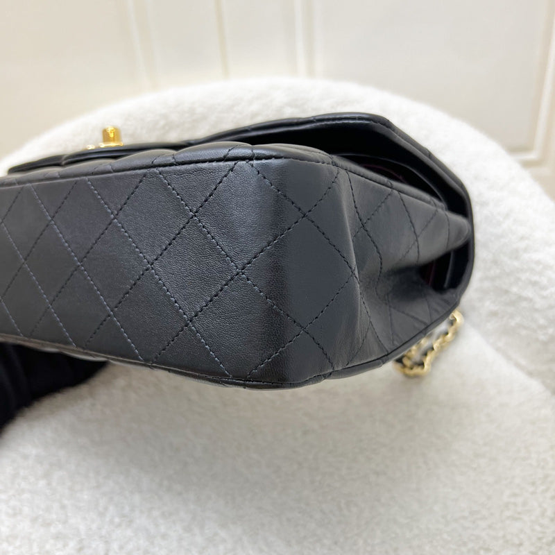 [Local Set - 2022] Chanel Medium Classic Flap CF in Black Lambskin and GHW (Model: A01112)