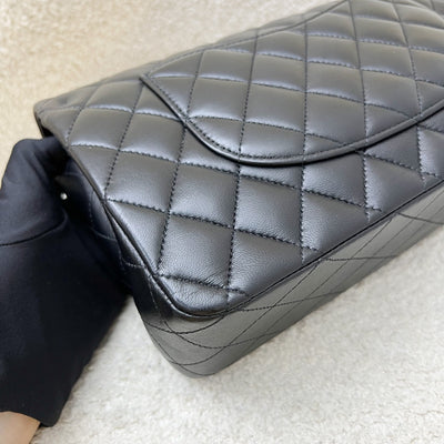 [Local Set - 2022] Chanel Medium Classic Flap CF in Black Lambskin and GHW (Model: A01112)