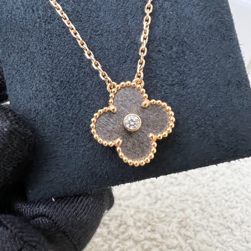 LN - Local Set] Van Cleef & Arpels VCA Holiday Pendant 2023