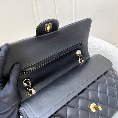[Local Set - 2022] Chanel Medium Classic Flap CF in Black Lambskin and GHW (Model: A01112)