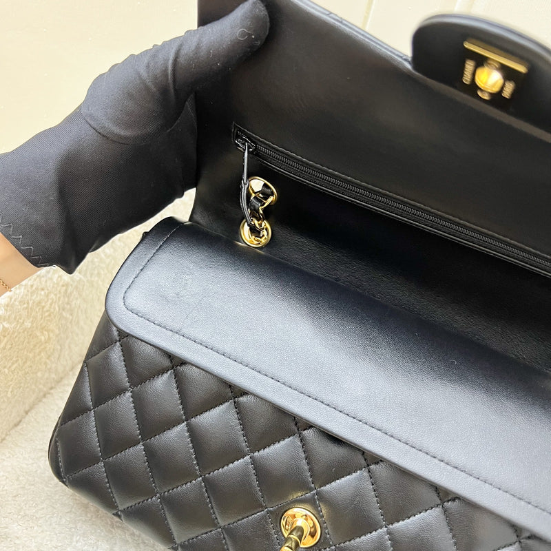 [Local Set - 2022] Chanel Medium Classic Flap CF in Black Lambskin and GHW (Model: A01112)