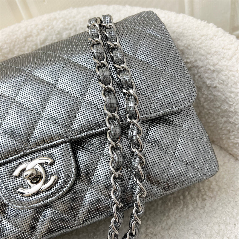 CHANEL Metallic Caviar Quilted Mini Rectangular Flap Silver