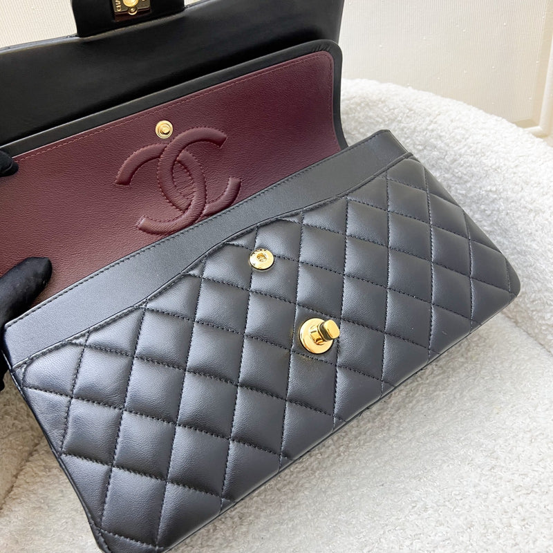 [Local Set - 2022] Chanel Medium Classic Flap CF in Black Lambskin and GHW (Model: A01112)