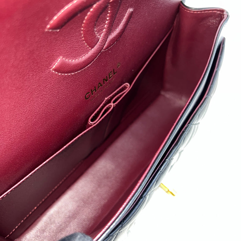 [Local Set - 2022] Chanel Medium Classic Flap CF in Black Lambskin and GHW (Model: A01112)